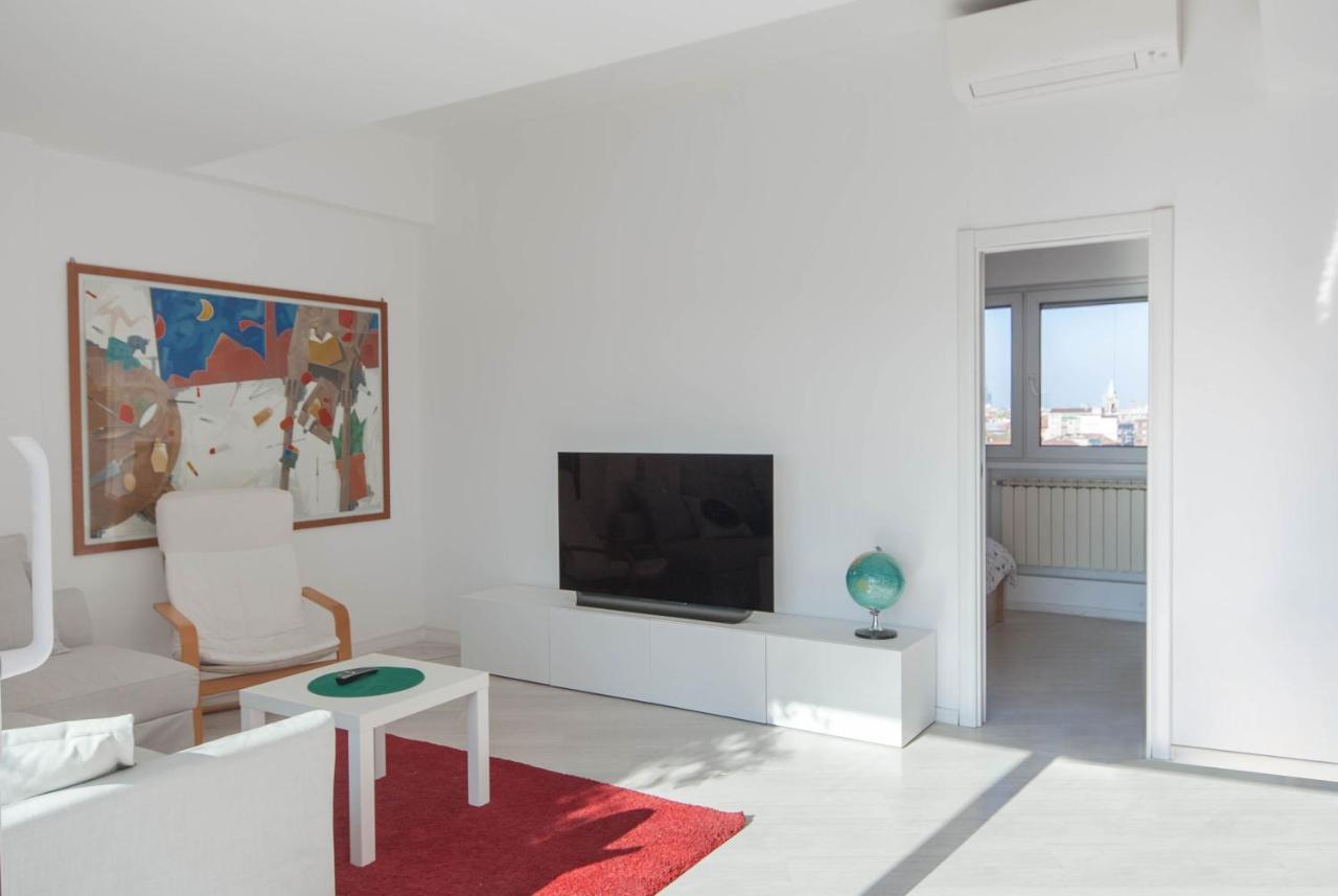 Exclusive Rooftop Apartment With Large Terrace In Solari/Tortona Milan Extérieur photo