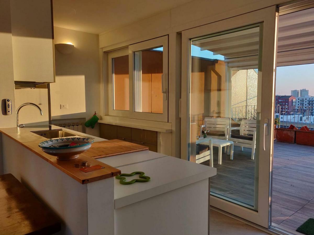 Exclusive Rooftop Apartment With Large Terrace In Solari/Tortona Milan Extérieur photo